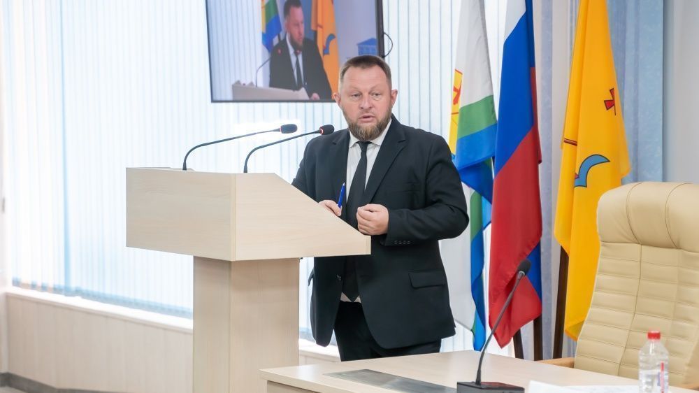 Трибуна докладчика в зале заседаний Кировской городской Думы
